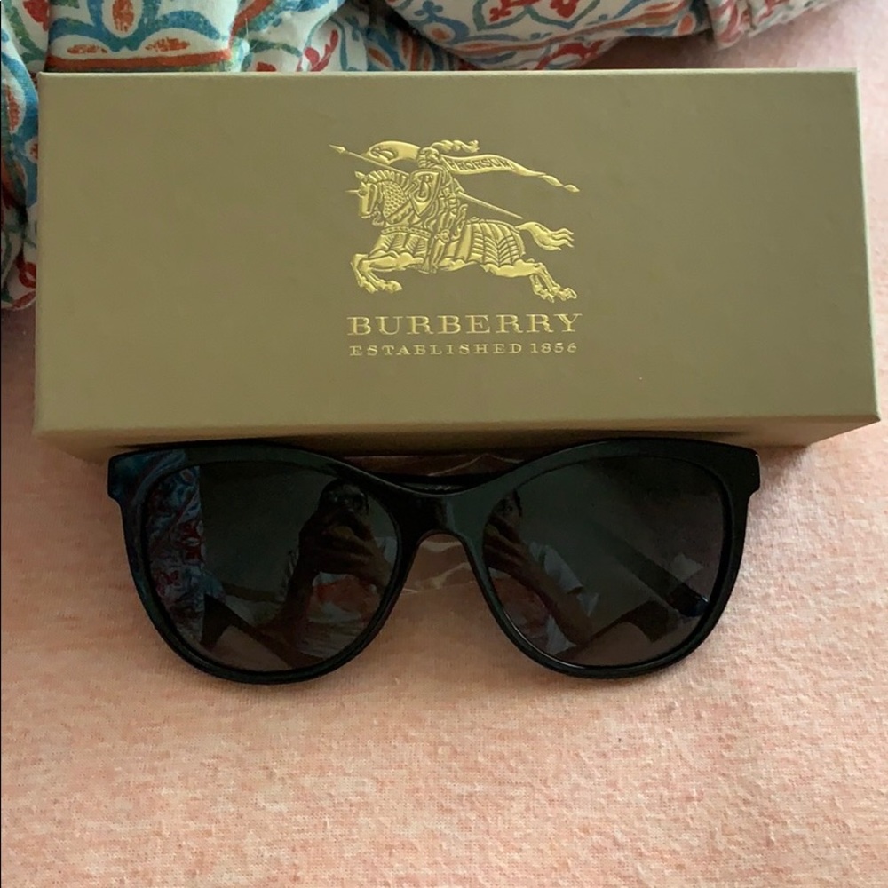 Women’s Burberry BE4199 Black/Grey Sunglasses